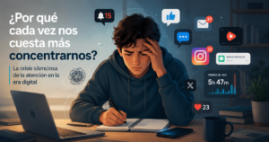 trabajador distraído por notificaciones digitales durante la jornada laboral.